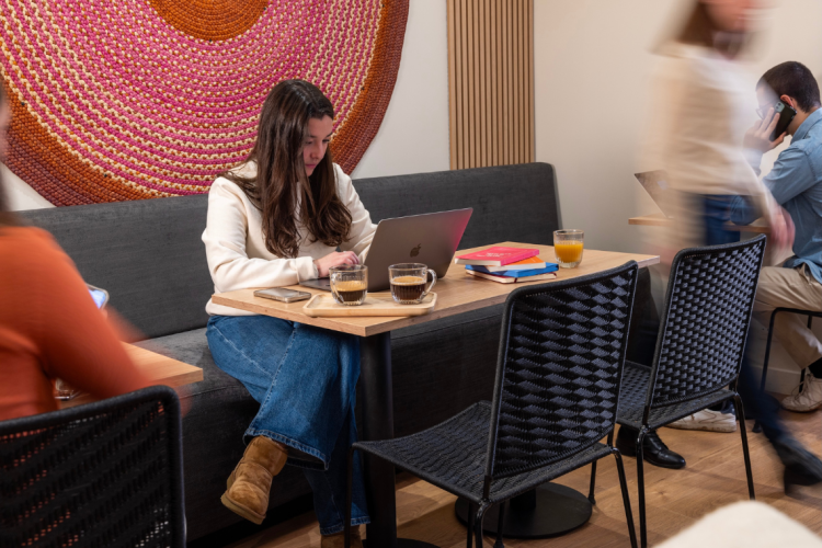 Korner, l’escale business qui réinvente l’hospitalité urbaine